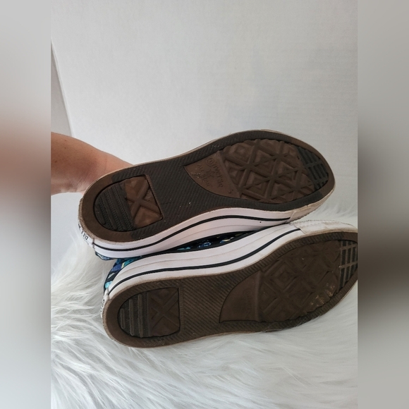 Converse Kids Black and White High-Tops, Size 5.5 - Picture 6 of 8